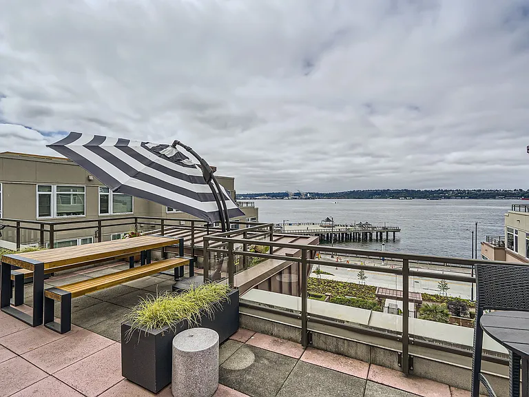 1950 Alaskan Way #335 — Photo 39