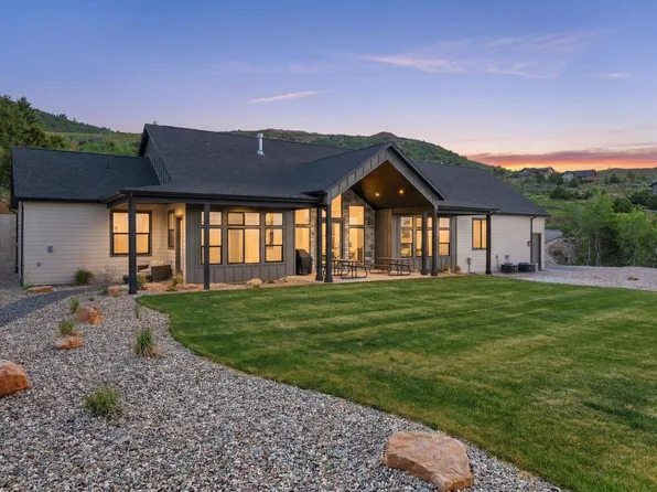 984 S Crossed Arrows Cir, Garden City, UT 84028