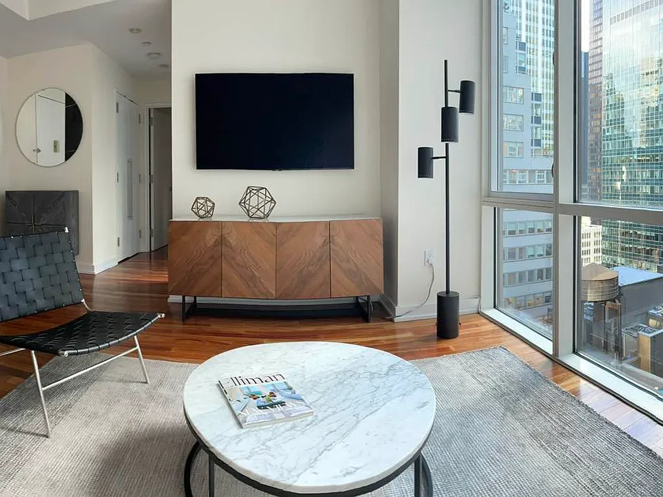 60 E 55th St #19B