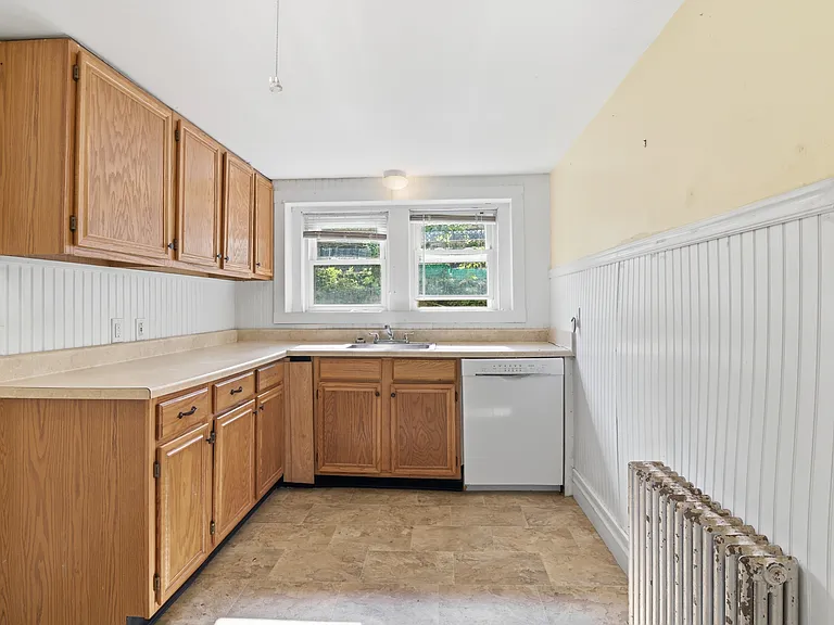 163 Standish Rd #B — Photo 8