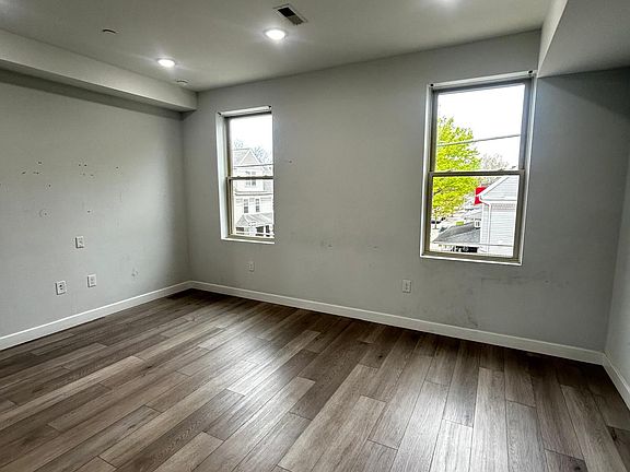2nd image of 2301 N 6th St #6