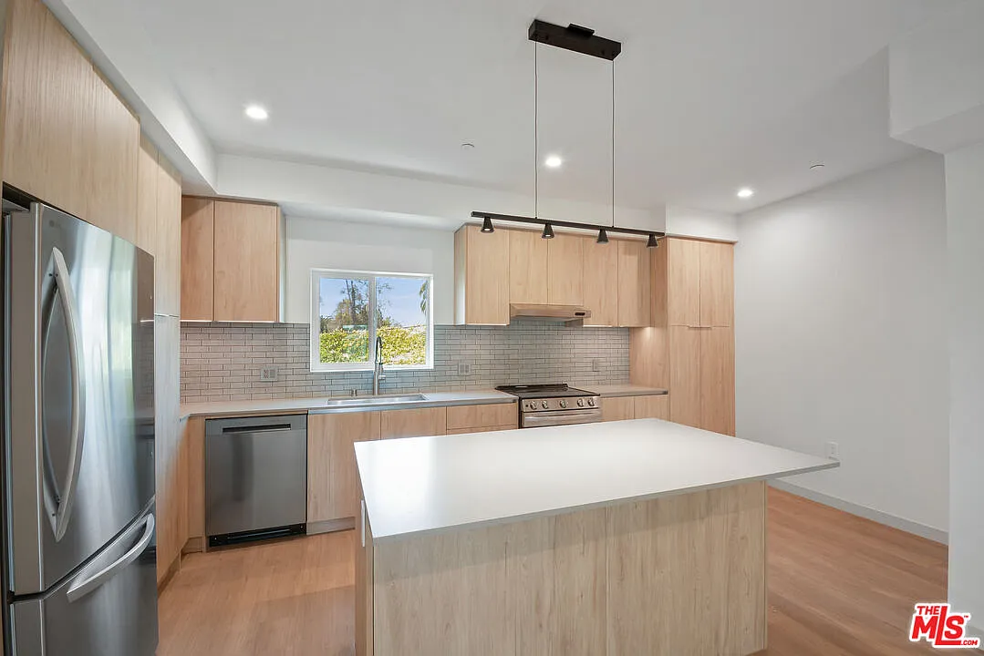 4 bed, 4.5 bath, 1939 sqft, $5,795 — Photo 1