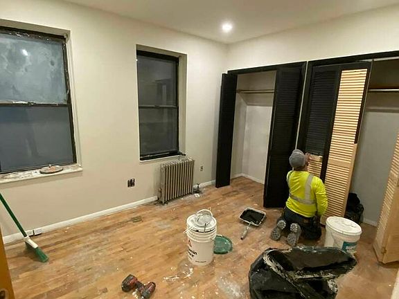 4th image of 150 De Graw St #3R