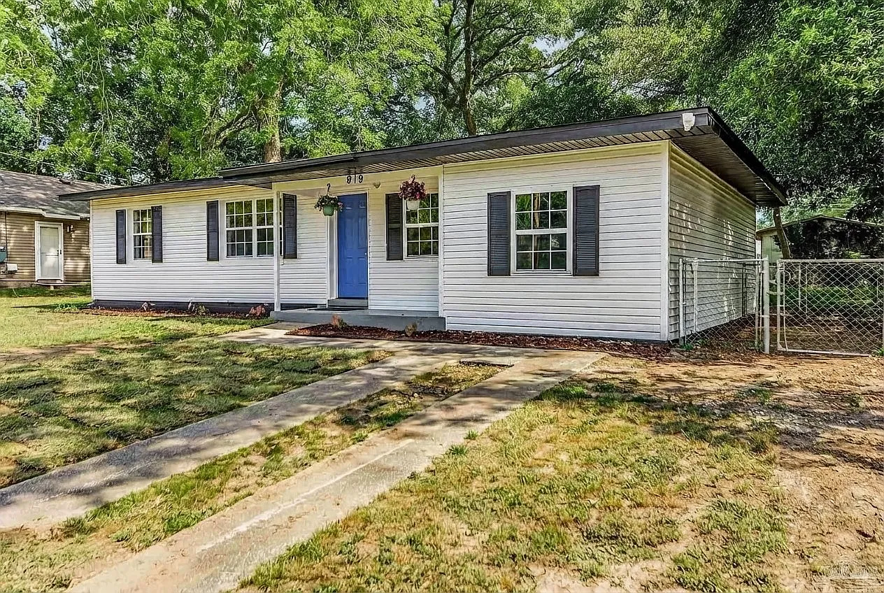 3-Bedroom Home + Bonus Flex Space & Fenced Yard | $1,600/Month — Photo 2