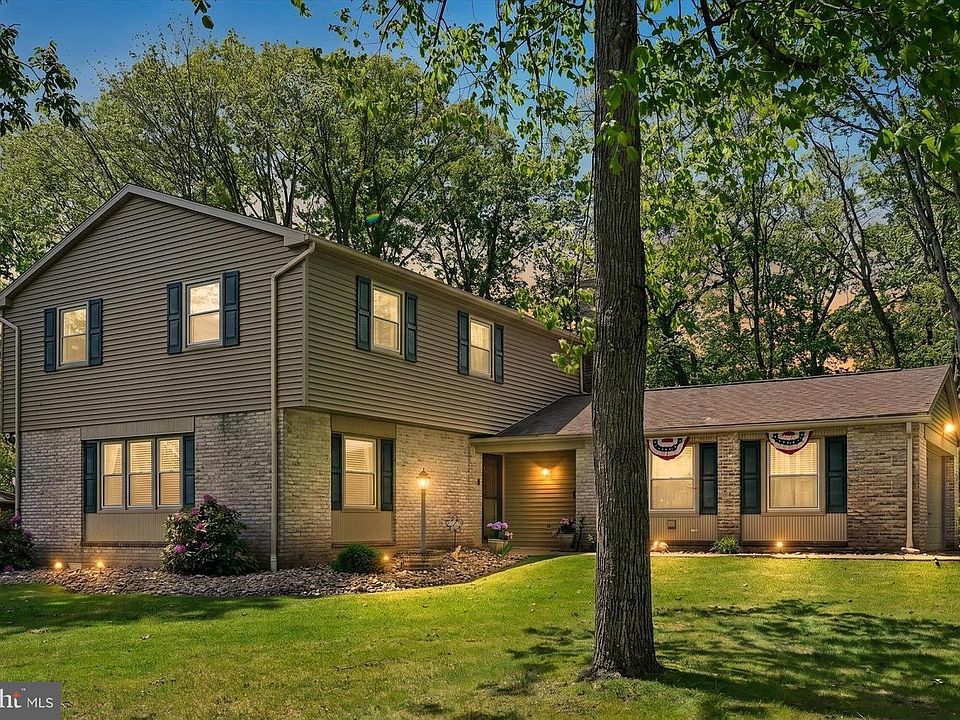 1st image of 74 Brook Ln