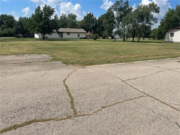 64 & 66 Leewood Ln, Garnett, KS 66032