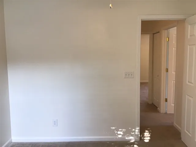 323 Aberdeen Cir — Photo 19