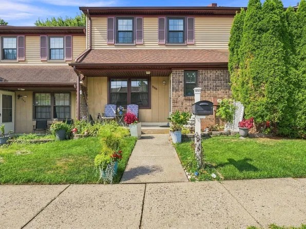 988 Gates Pl, Warminster, PA 18974