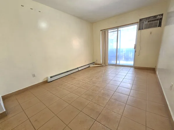 12-28 31st Drive image 3 of 16