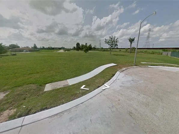4020 Hamlet Dr, Chalmette, LA 70043