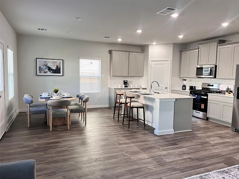 211 Brazen Forest Trl — Photo 3