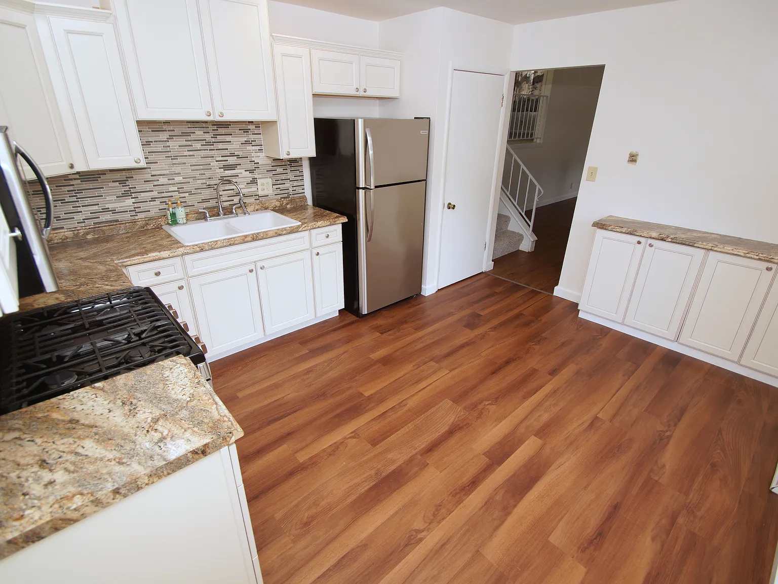 3 bed, 1.5 bath, 1400 sqft, $1,875 — Photo 3