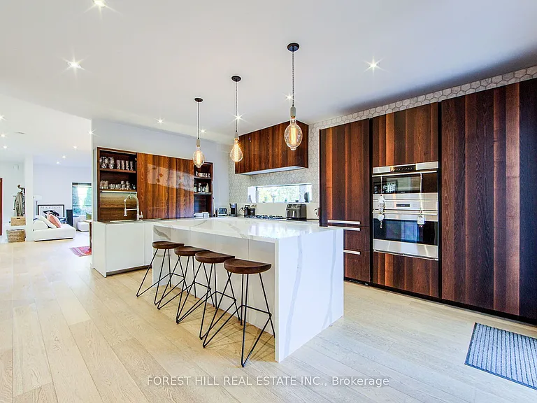 257 Manor Rd E — Photo 20