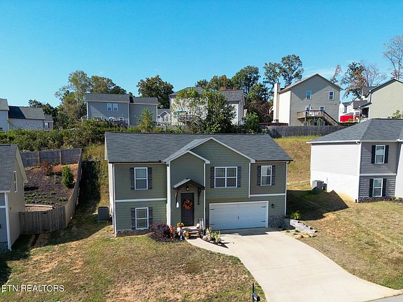 3rd image of 7927 Poplar Grove Ln