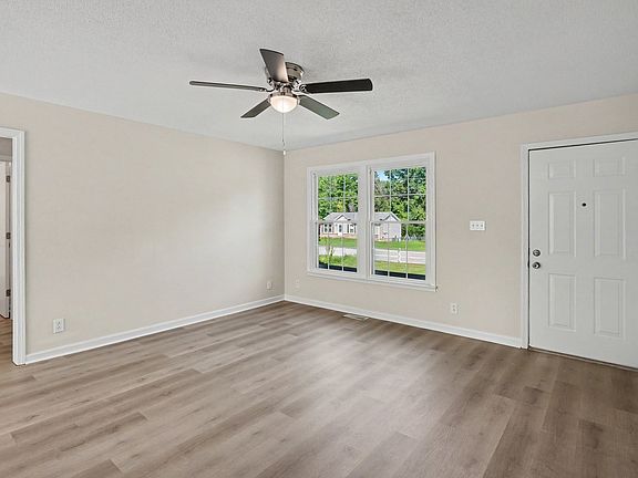 3rd image of 1577 Mary Beth Ln