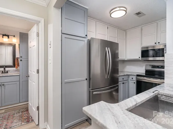 1101 E Morehead St APT 40, Charlotte, NC 28204