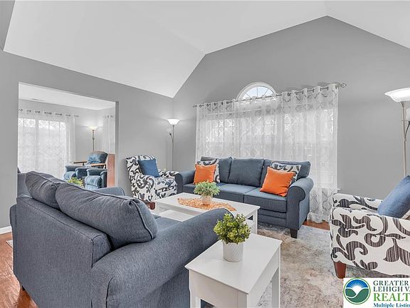 3rd image of 2845 Donegal Dr