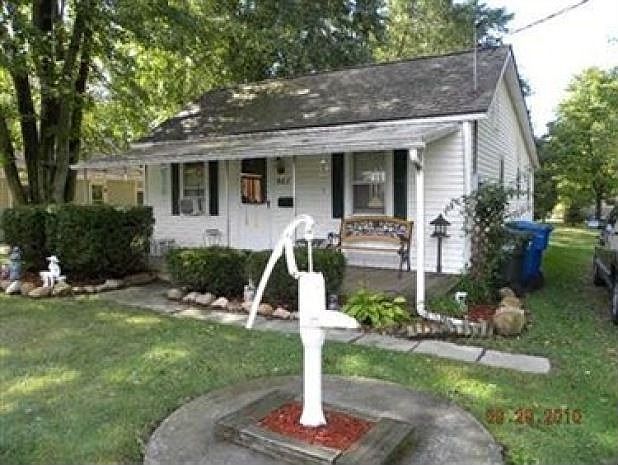 1st image of 987 Railroad St