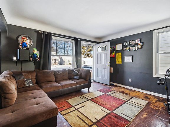 3rd image of 9592 Tecumseh Ave