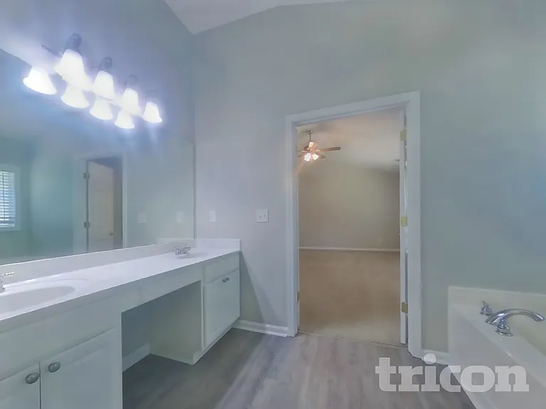 403 Park Creek Trce — Photo 8