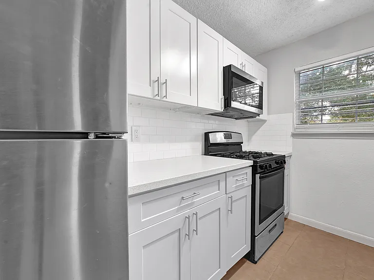 2503 Delano St — Photo 18