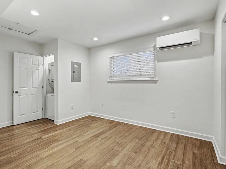 1309 Hudson Ave #A3 — Photo 9