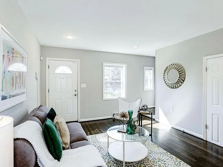 150 35th St NE — Photo 6