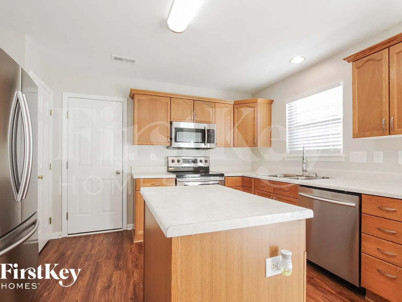4 bed, 2.5 bath, 1919 sqft, $2,100 — Photo 4
