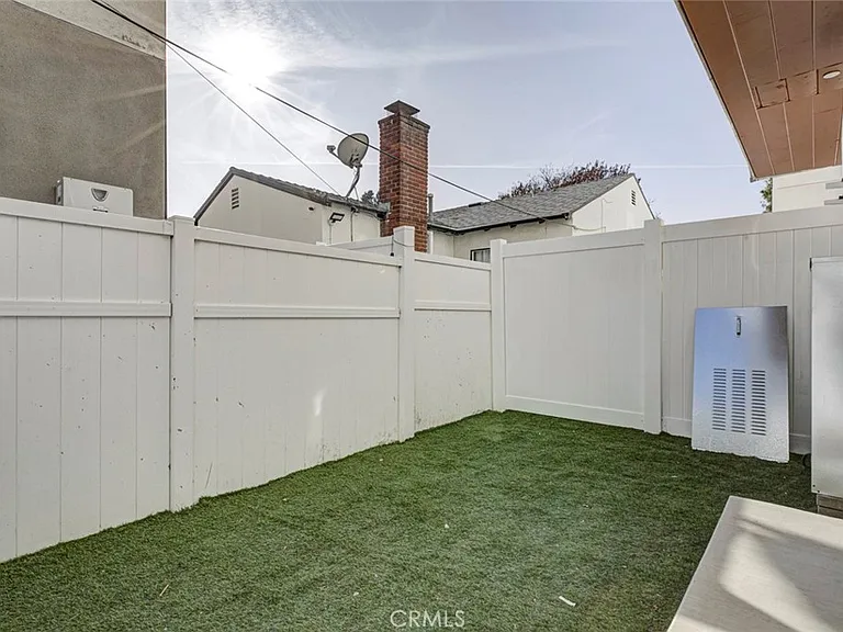 5654 1/2 Cartwright Ave #5654 — Photo 13