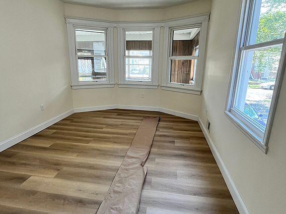4th image of 165 N 14th St Floor 1