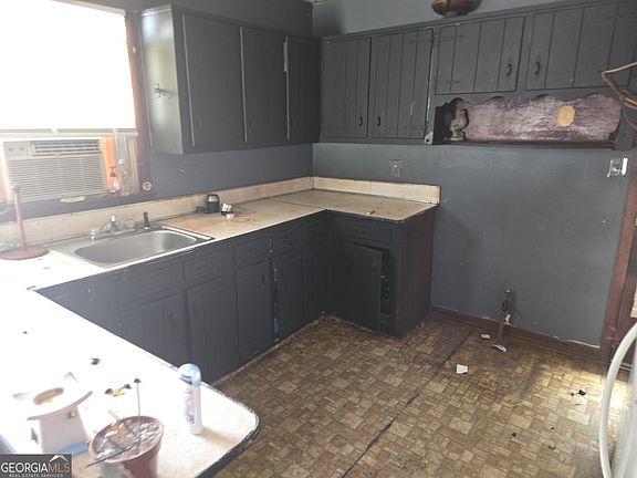 3rd image of 4126 Fairburn Ave SW