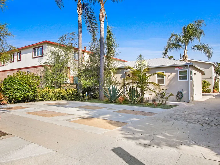 1531 Harvard St in Santa Monica - steps to Water Garden and SM Blvd! — Photo 15