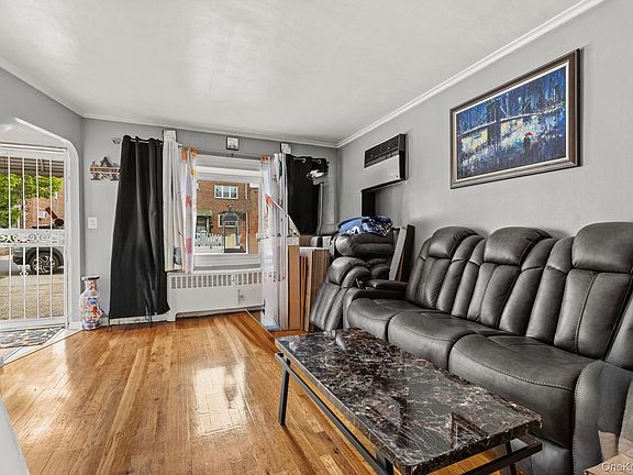 4th image of 2027 Mayflower Avenue