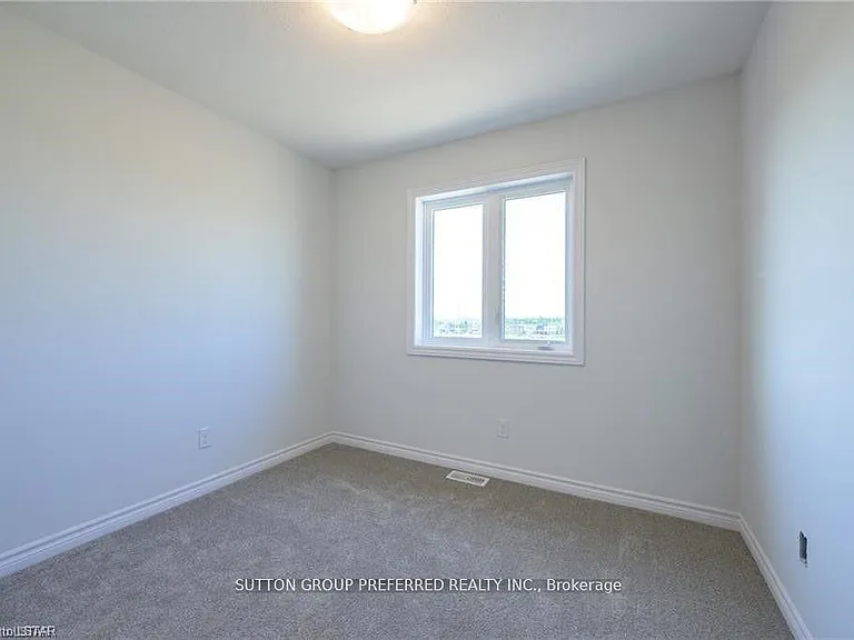 375 Kennington Way — Photo 23