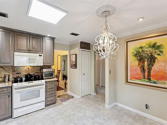 3rd image of 690 Lake Villas Dr