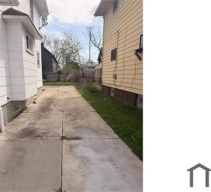 4 bed, 1256 sqft, $1,683 — Photo 2