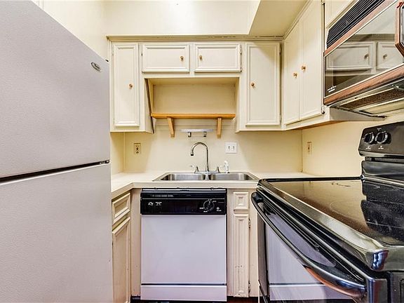 5th image of 3115 Tom Green St APT 411