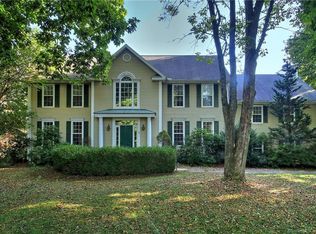 8 Hedgehog Rd, Trumbull, CT 06611