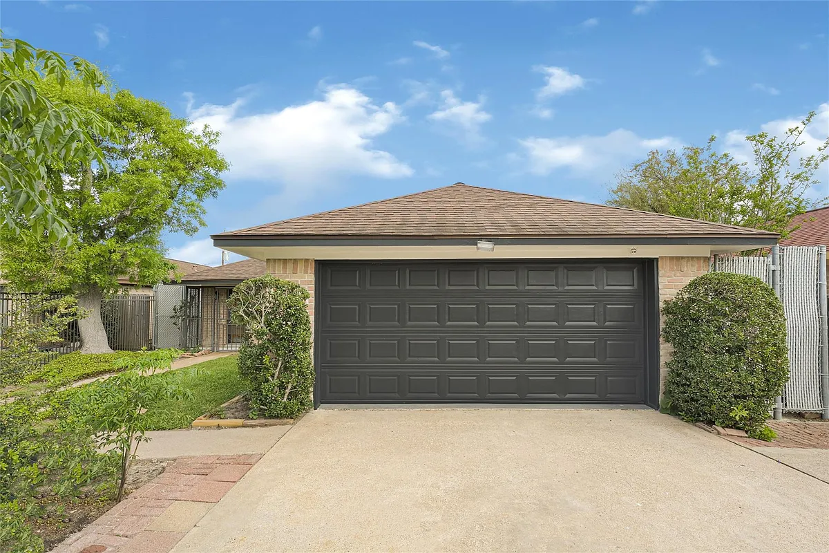 Building Photo - 9208 Carousel Ln