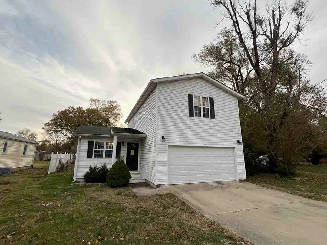 134 Bender Ave photo 1