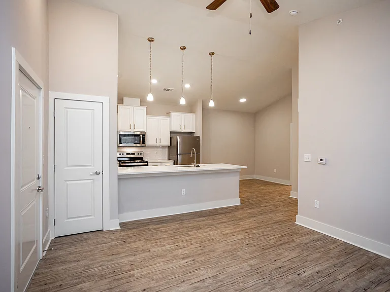 Farragut Junction Apartments — Photo 15