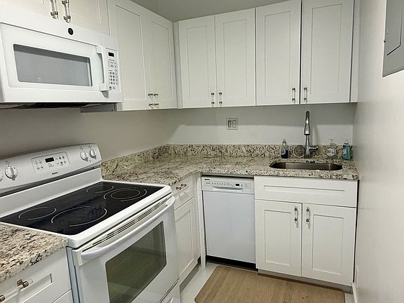 4th image of 3000 Rio Mar St #703