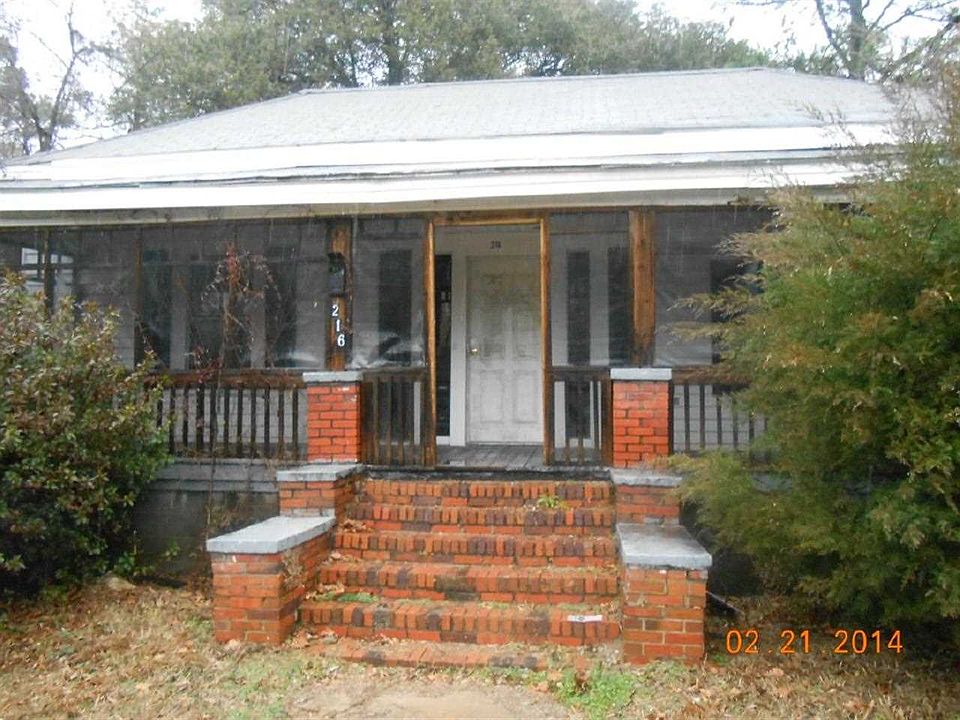2nd image of 216 Dickson St