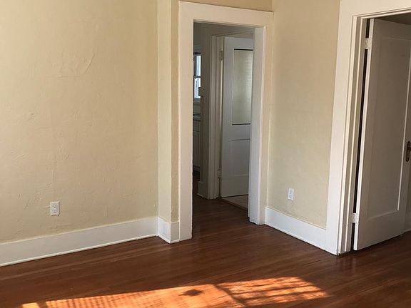 5th image of 219 W Washington Ave #219