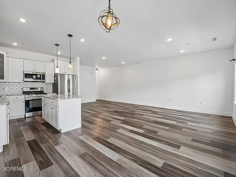16 Emily Ct — Photo 9