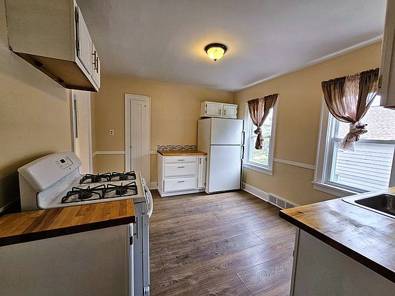 4th image of 4209 Stickney Ave