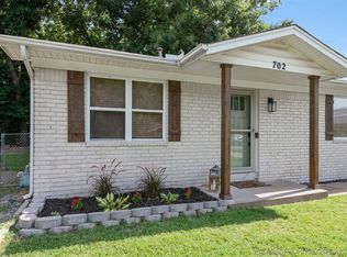 702 SE 9th St, Wagoner, OK 74467