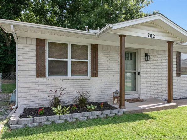 702 SE 9th St, Wagoner, OK 74467