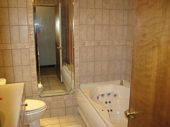5th image of 147 Birchwood Dr