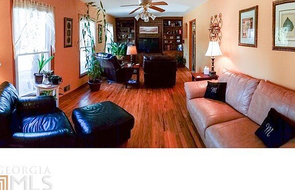 5th image of 936 Piedmont Cir
